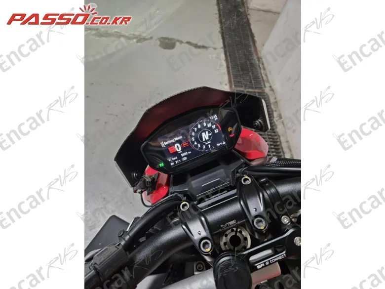 Ducati Streetfighter V2 - фото 2