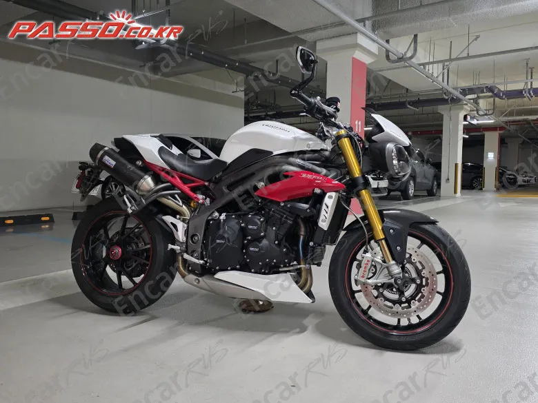 Triumph Speed Triple 1050 R - фото 0