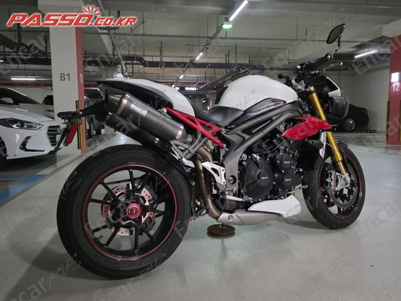 Triumph Speed Triple 1050 R - фото 4