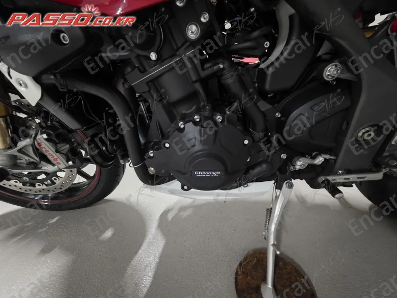 Triumph Speed Triple 1050 R - фото 6