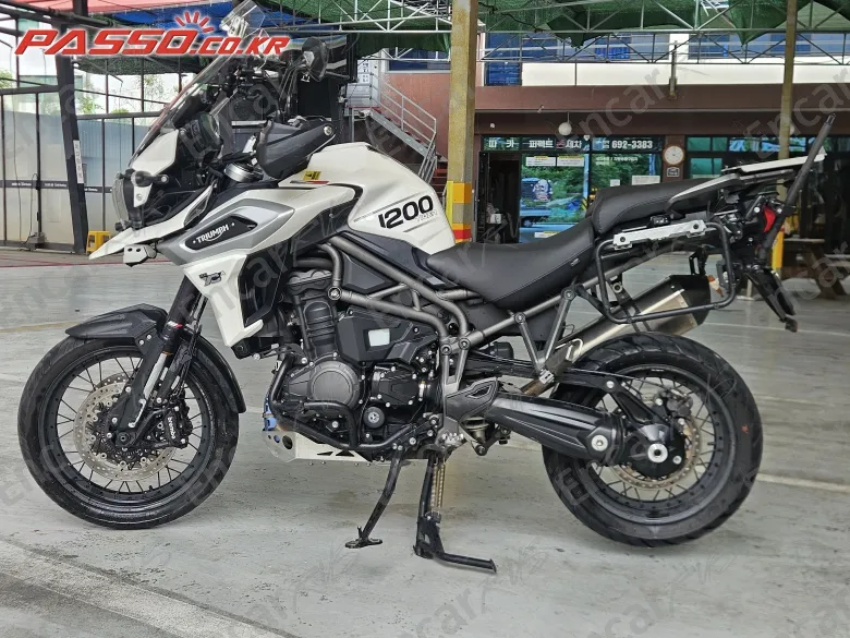 Triumph Tiger 1200 Explorer Xca - фото 1