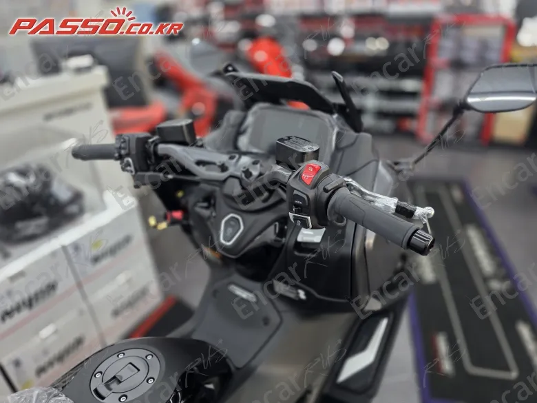 Yamaha T Max 560 - фото 3