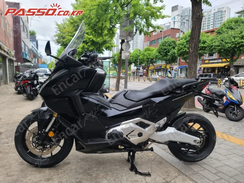 Honda Forza 750 - фото 1
