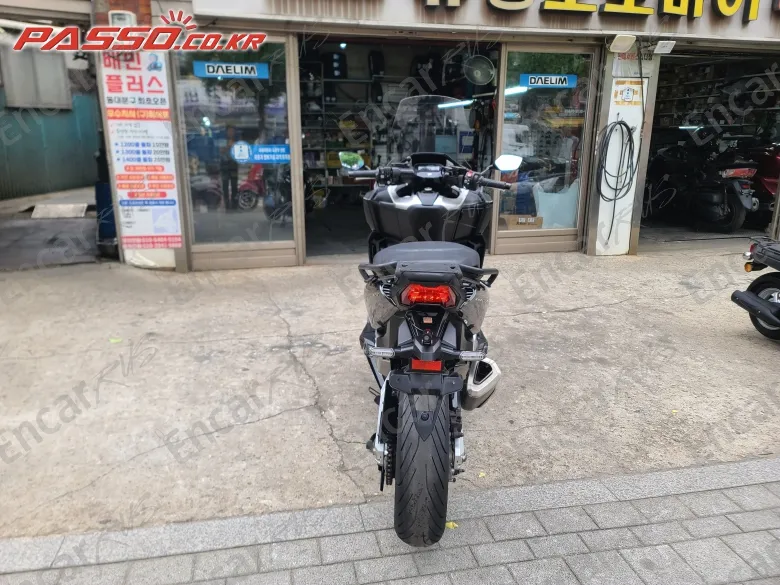 Honda Forza 750 - фото 2