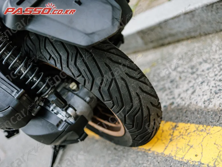 YAMAHA X MAX 300 ABS - фото 5