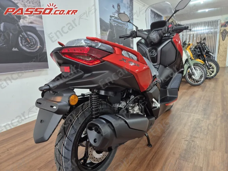 YAMAHA X MAX 300 ABS - фото 2
