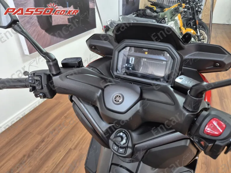 YAMAHA X MAX 300 ABS - фото 3