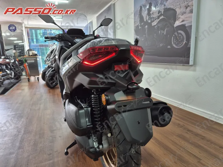 YAMAHA X MAX 300 ABS - фото 2