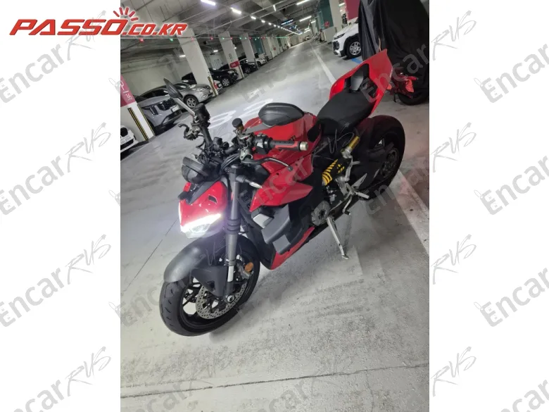 Ducati Streetfighter V2 - фото 3