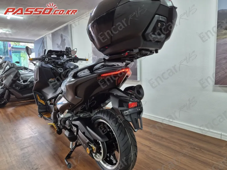YAMAHA T MAX 560 - фото 2