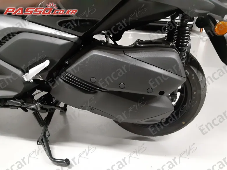 YAMAHA X MAX 300 ABS - фото 4
