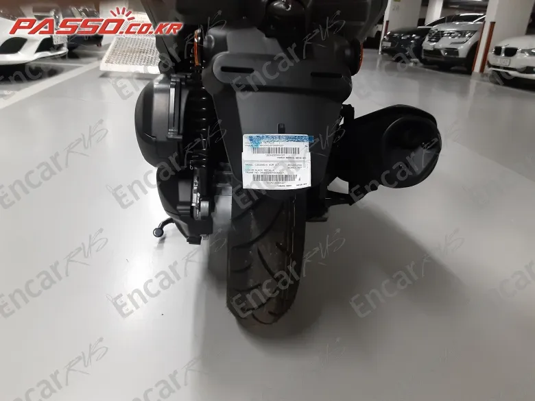 YAMAHA X MAX 300 ABS - фото 5