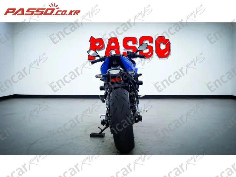 SUZUKI GSX 8 R - фото 2