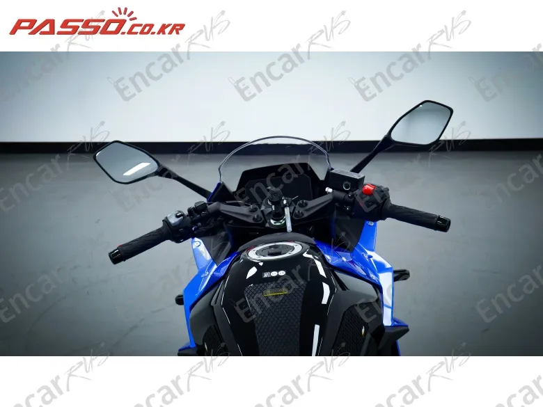 SUZUKI GSX 8 R - фото 3