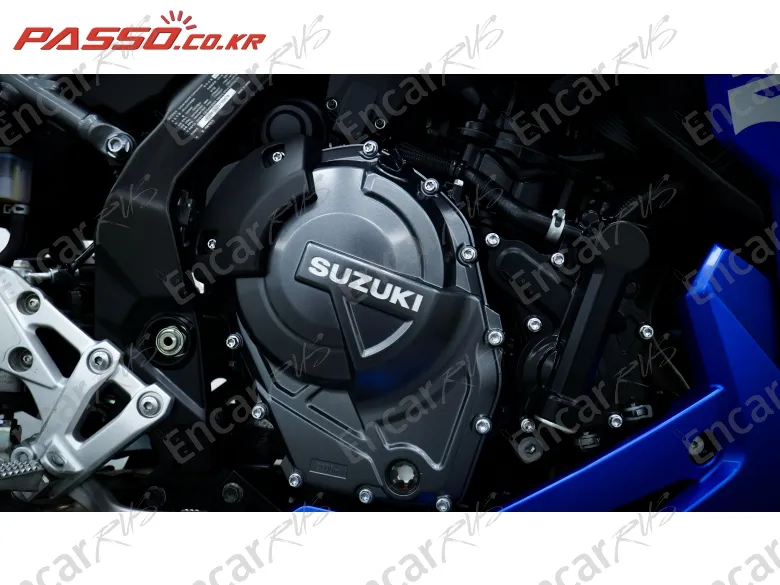 SUZUKI GSX 8 R - фото 4
