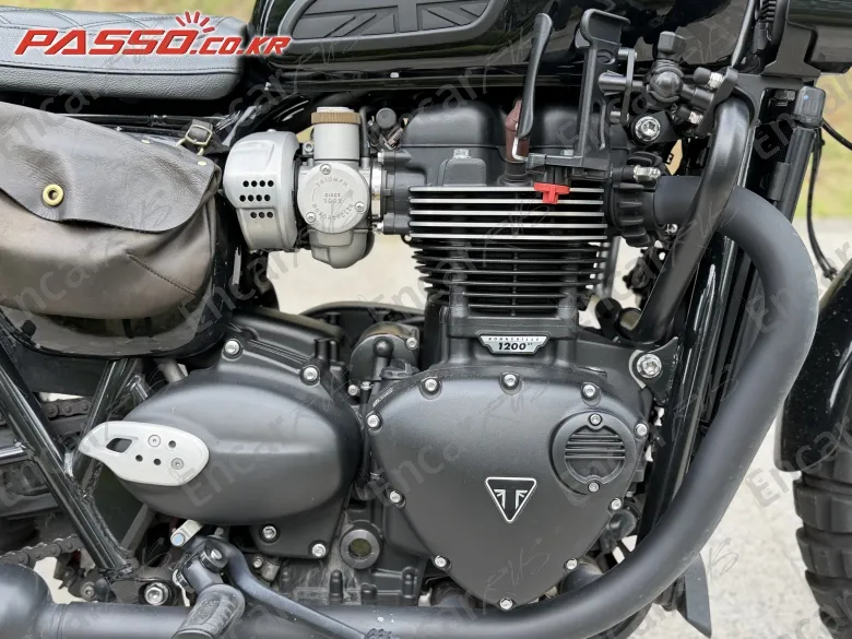 Triumph Bonneville T120 Black - фото 4