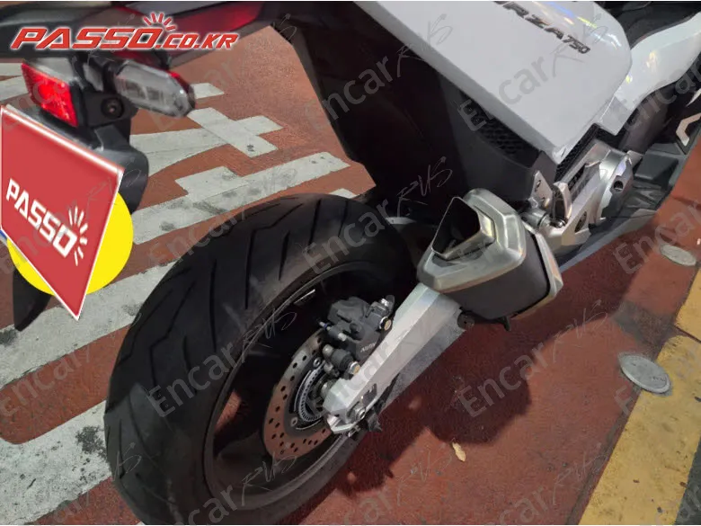 Honda Forza 750 - фото 2