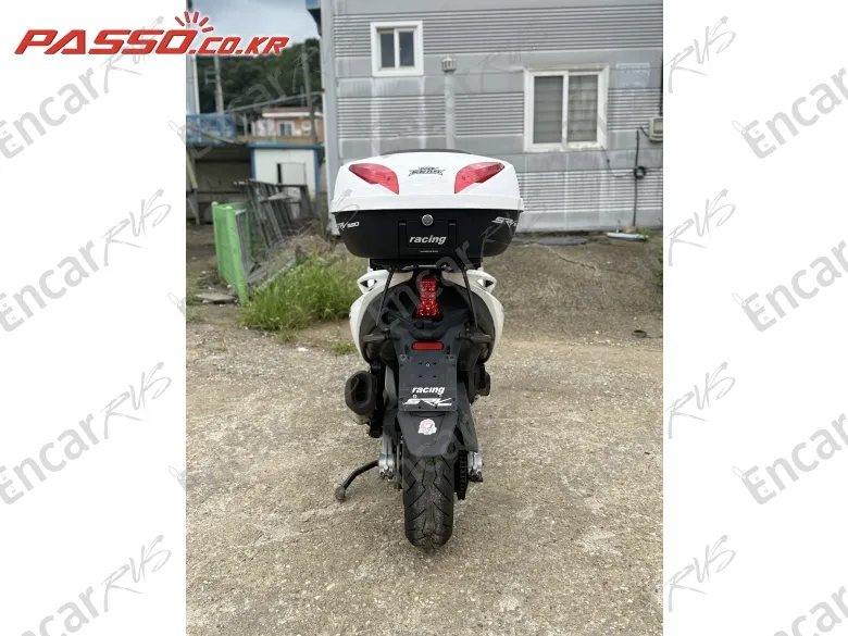 Aprilia SRV 850 - фото 2
