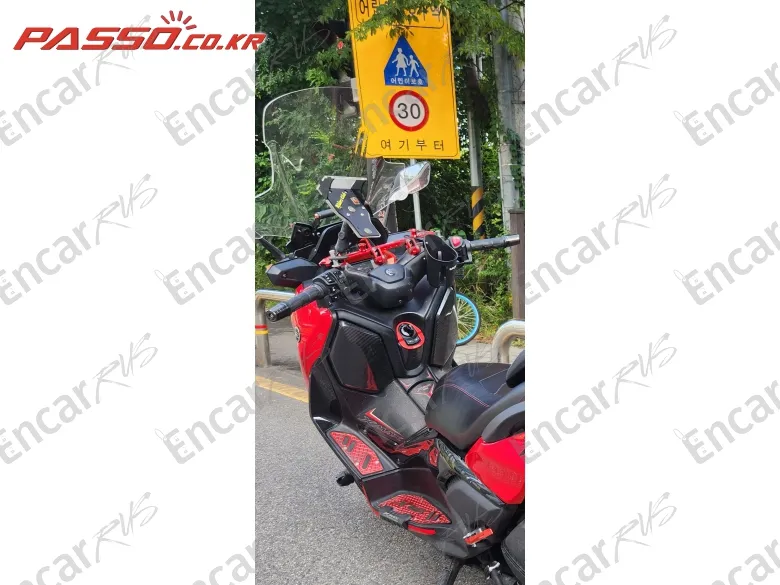 YAMAHA X MAX 300 ABS - фото 3