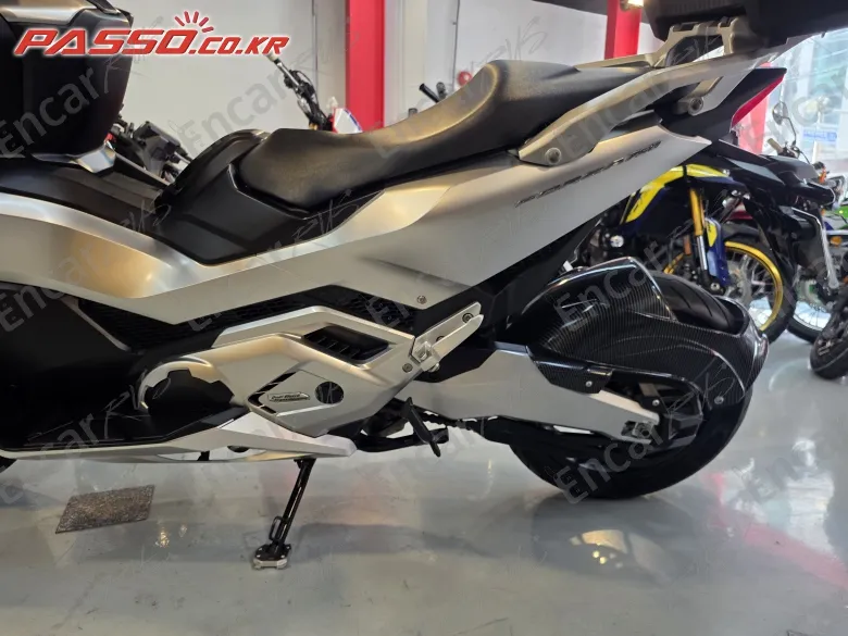Honda Forza 750 - фото 4