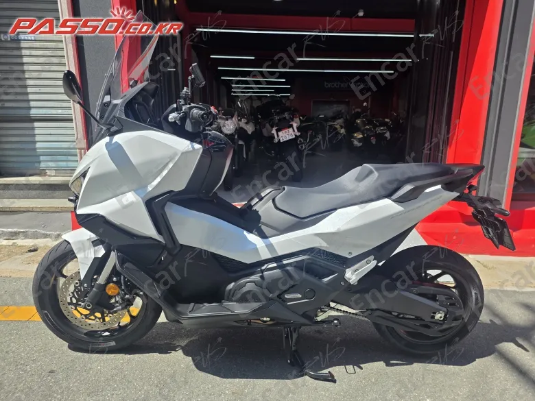 Honda Forza 750 - фото 1