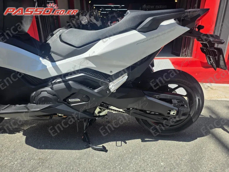 Honda Forza 750 - фото 4