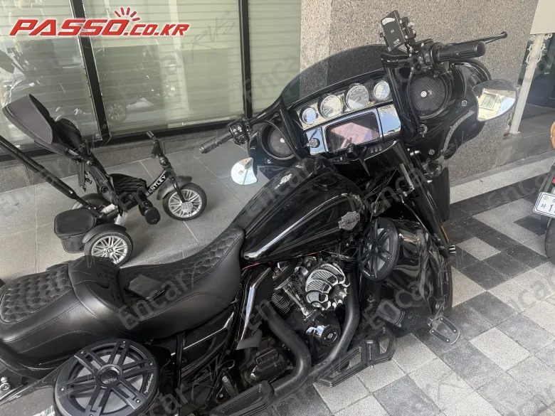 HARLEY-DAVIDSON FLHXS STREET GLIDE SPECIAL - фото 3