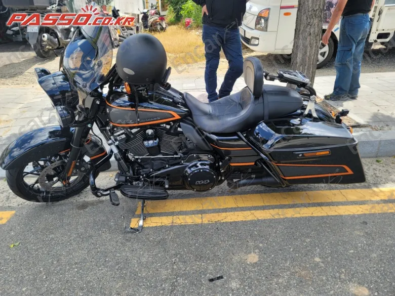 HARLEY-DAVIDSON ROAD KING SPECIAL - фото 1
