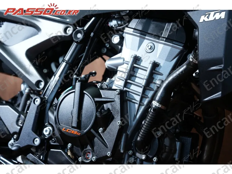 KTM 990 DUKE - фото 4