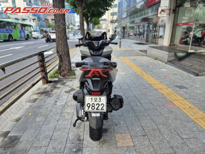 Honda Forza 350 - фото 2