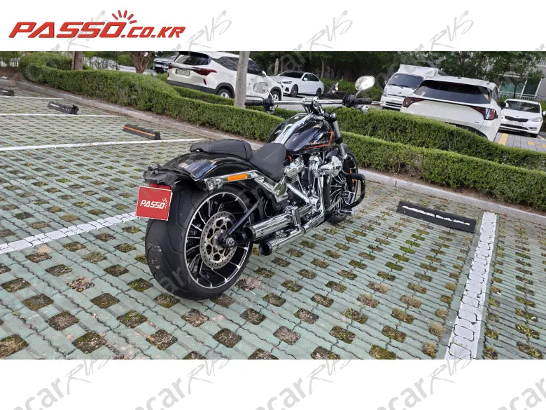 Harley-Davidson Breakout 117 - фото 3