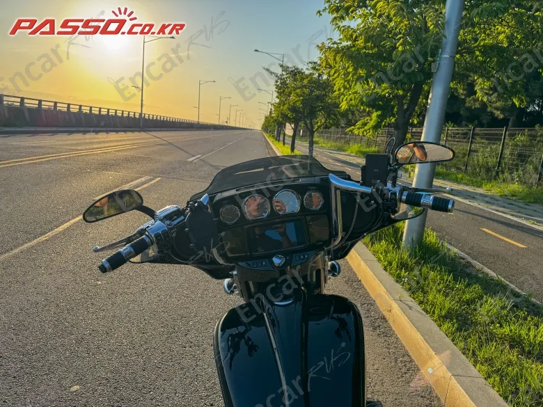 Harley-Davidson Flhx - фото 3