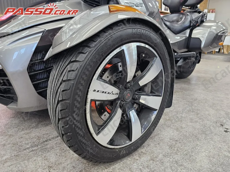 BRP Can-Am Spyder F3 T - фото 5