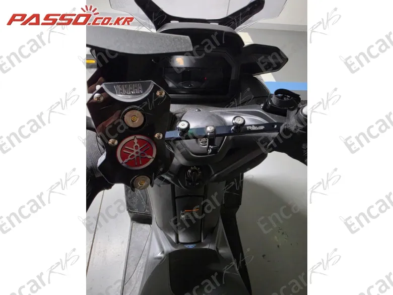 YAMAHA X MAX 300 ABS - фото 3