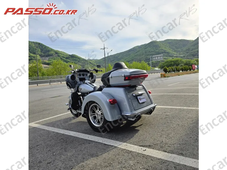 Harley-Davidson Flhtcutg Tri Glide Ultra Classic - фото 5