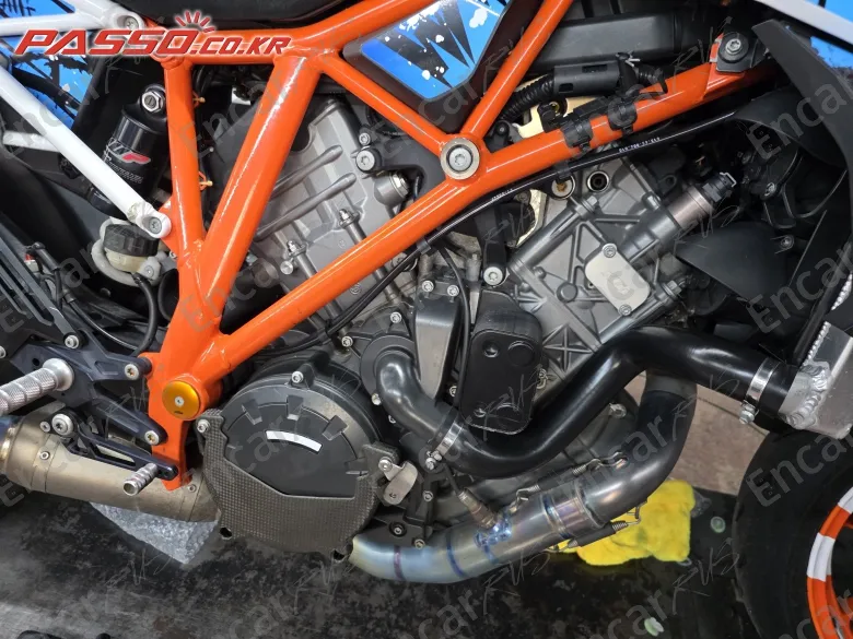 KTM 1290 Super Duke R - фото 4