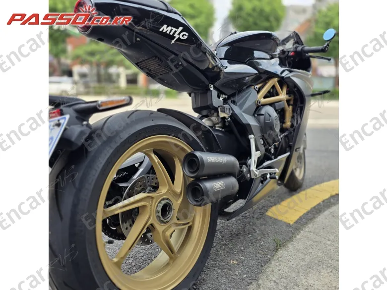 MV Agusta Superveloce 800 - фото 2