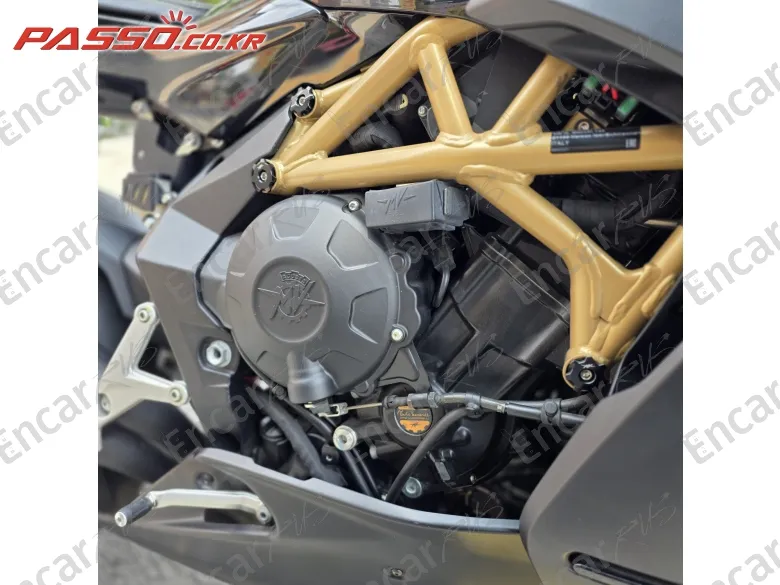 MV Agusta Superveloce 800 - фото 4
