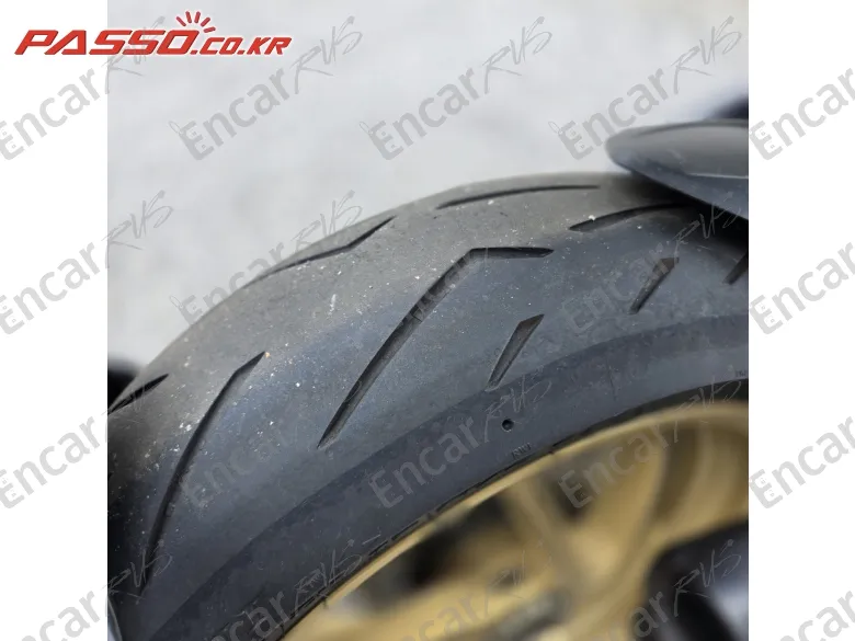 MV Agusta Superveloce 800 - фото 5