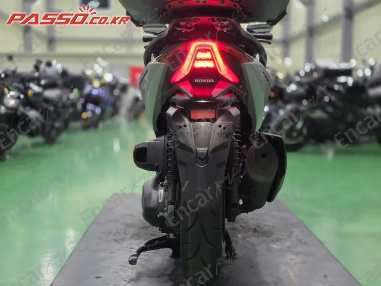 Honda Forza 350 - фото 2