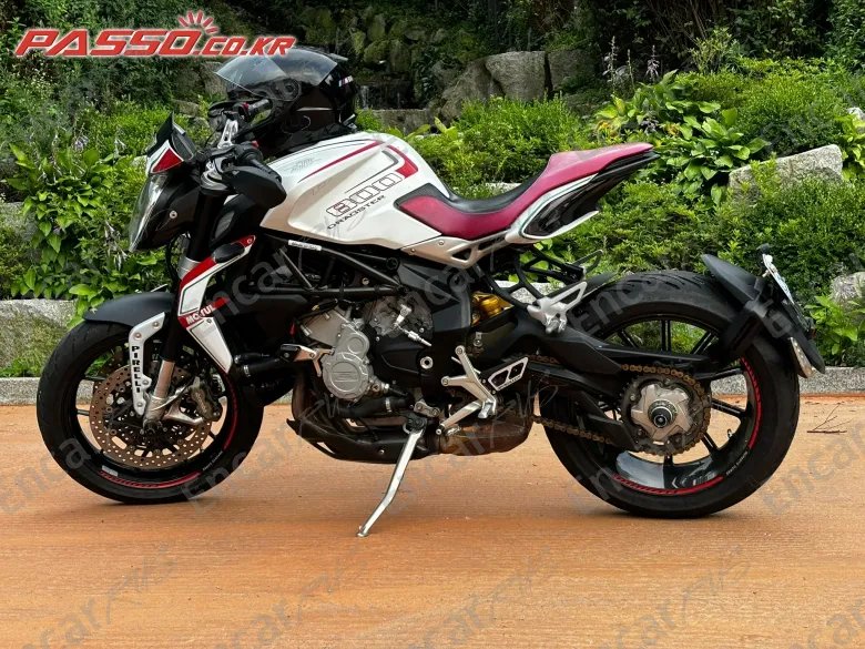 MV Agusta Brutale 800 Dragster - фото 0