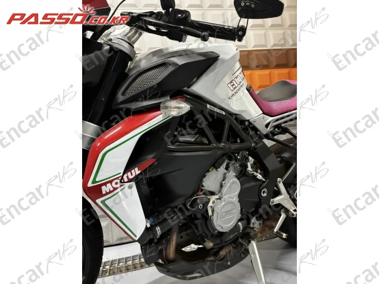 MV Agusta Brutale 800 Dragster - фото 4