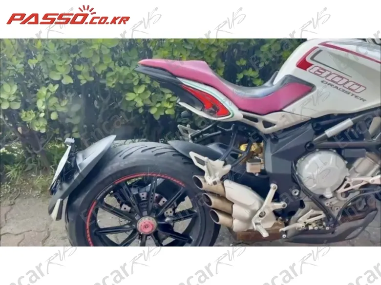 MV Agusta Brutale 800 Dragster - фото 5