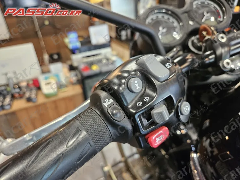 TRIUMPH BONNEVILLE T120 BLACK - фото 3