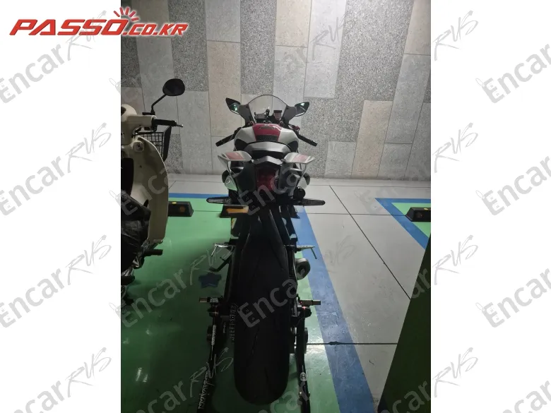 Yamaha Yzf R7 - фото 2
