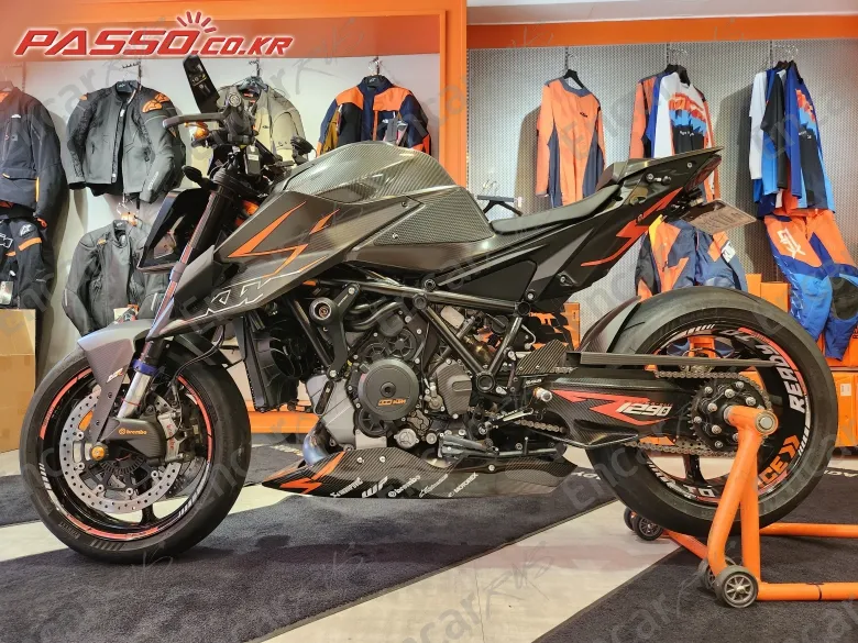KTM 1290 Super Duke R - фото 1