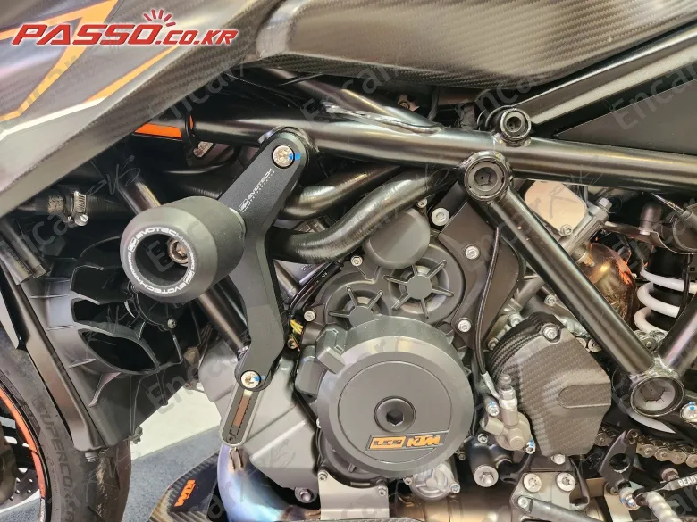 KTM 1290 Super Duke R - фото 4