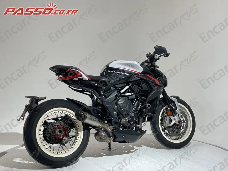 MV Agusta Dragster 800 RR - фото 2
