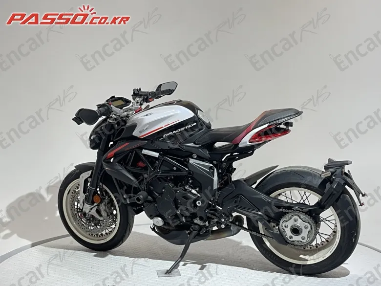 MV Agusta Dragster 800 RR - фото 3