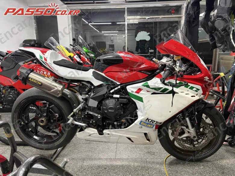 MV Agusta F3 800 RC - фото 0